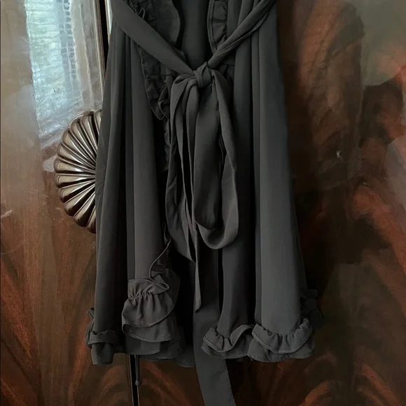 🆕 Black Ruffled Sheer Robe - Picture 3 of 10